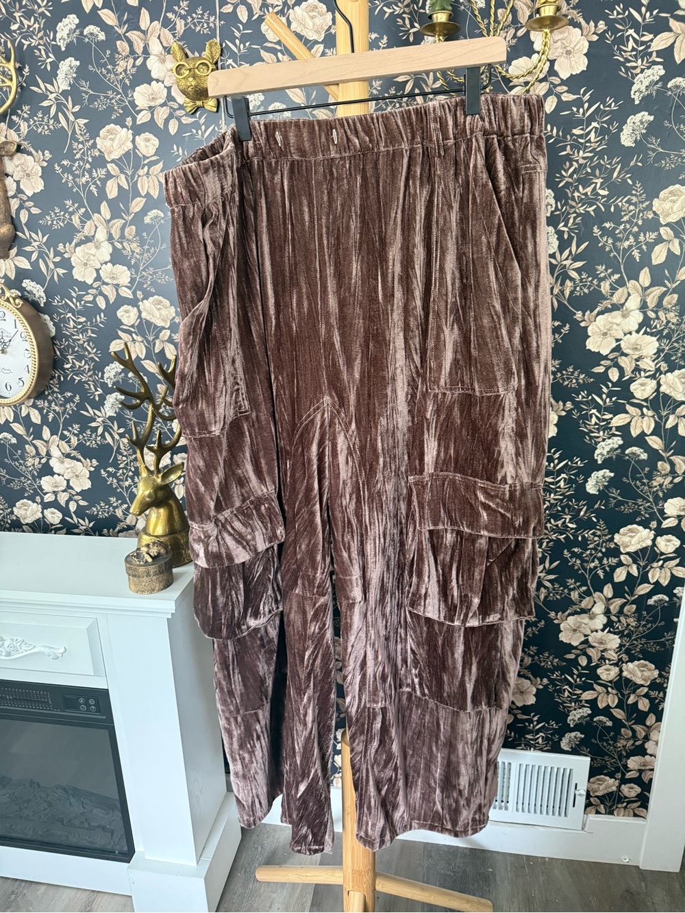ARULA Crushed Velvet Cargo Track Pants in Brown